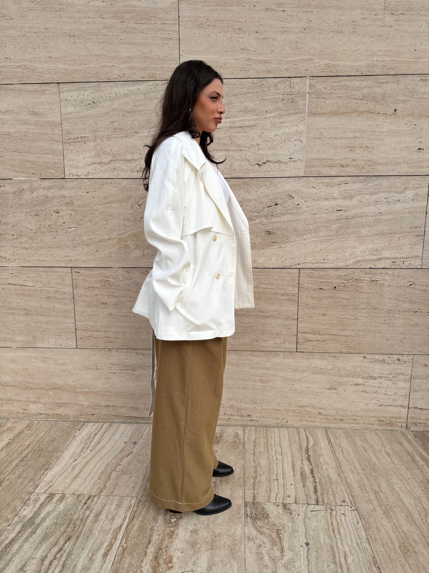 WHITE TRENCH COAT